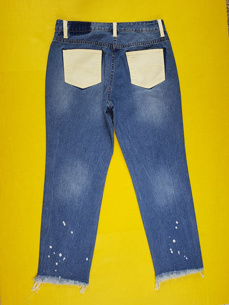 JEANS WITH YELLOW POCKETS